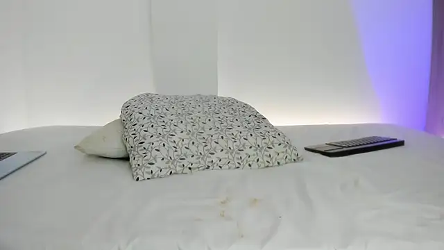 litle_slut élő chatszobája