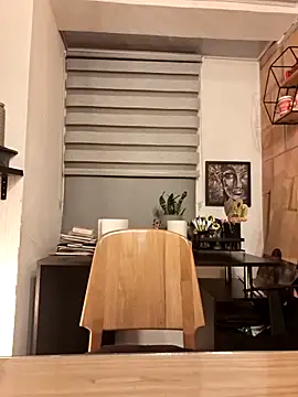 חדר צ'אט בשידור חי של Magenta_Moon