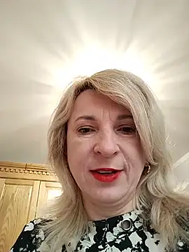 AhlyssaLove1155 Adlı Modelin Canlı Sohbet Odası