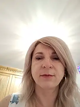 AhlyssaLove1155 Adlı Modelin Canlı Sohbet Odası