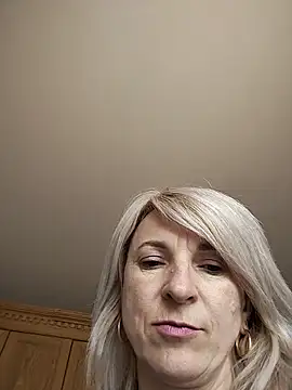 AhlyssaLove1155 Live chatroom