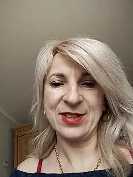 AhlyssaLove1155 Adlı Modelin Canlı Sohbet Odası