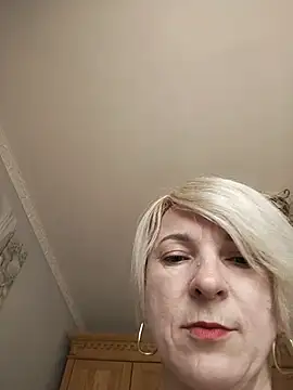 AhlyssaLove1155's Live Chat Room