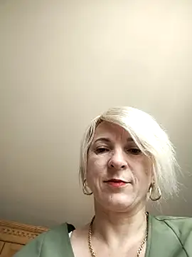 AhlyssaLove1155's Live Chat Room
