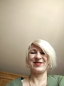 AhlyssaLove1155's Live Chat Room