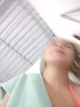חדר צ'אט בשידור חי של Charlott_smi