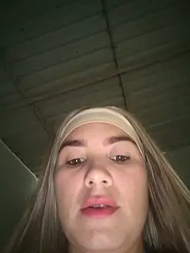 חדר צ'אט בשידור חי של Charlott_smi