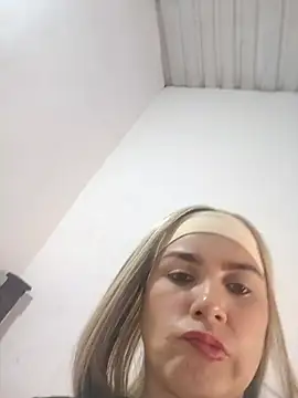 Charlott_smi's Live Chat Room