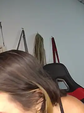 Charlott_smi – Naživo chatovacia miestnosť