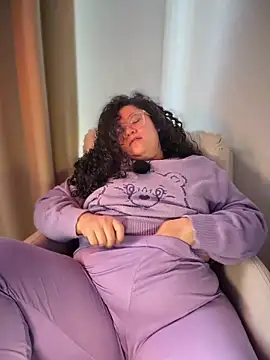 CurlyMilf_Vannexxxaのライブチャットルーム