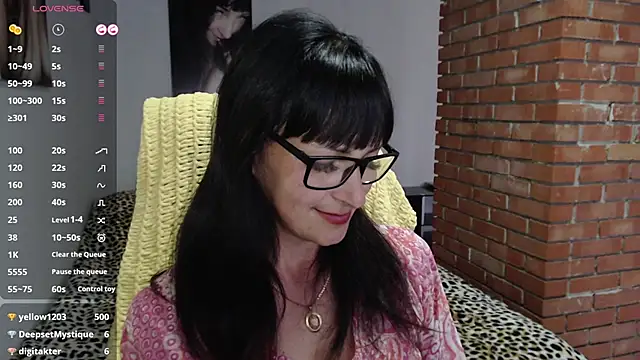 غرفة دردشة Eila_Morigan المباشرة