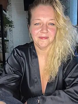 Živá chatovací místnost JenniferCarmen