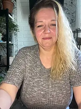 Živá chatovací místnost JenniferCarmen