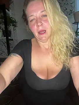 Živá chatovací místnost JenniferCarmen