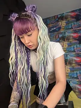 Tattoo__Moon Adlı Modelin Canlı Sohbet Odası
