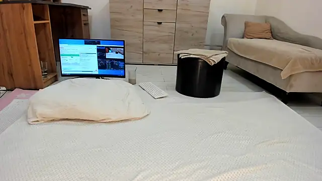 classy_medea – Naživo chatovacia miestnosť