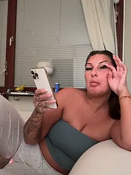 Dirtymind30 Adlı Modelin Canlı Sohbet Odası