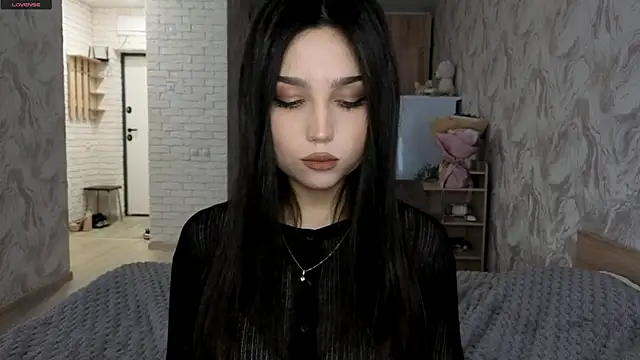 Qwami_Amie – Naživo chatovacia miestnosť