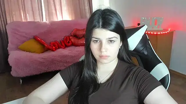 KisaModel Adlı Modelin Canlı Sohbet Odası