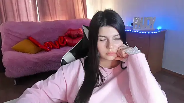 KisaModel élő chatszobája