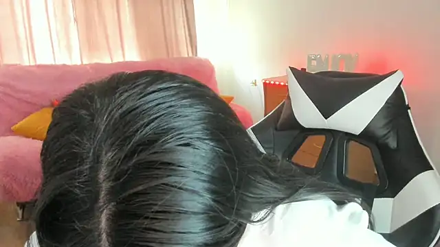 KisaModel Adlı Modelin Canlı Sohbet Odası