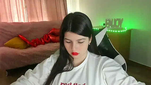 KisaModel чат на живо