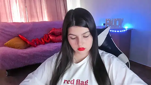 KisaModel Adlı Modelin Canlı Sohbet Odası
