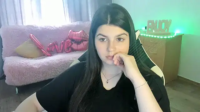 KisaModel Adlı Modelin Canlı Sohbet Odası
