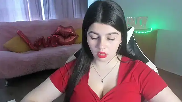 KisaModel Adlı Modelin Canlı Sohbet Odası