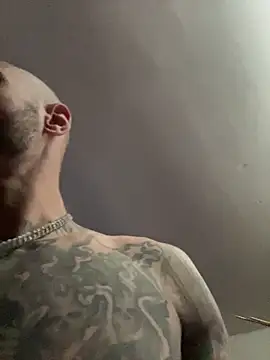 KingDick-QueenTrick Adlı Modelin Canlı Sohbet Odası