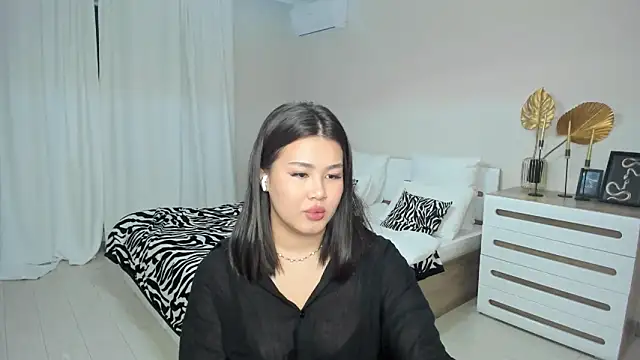 Brunette_Charm's Live Chat Room