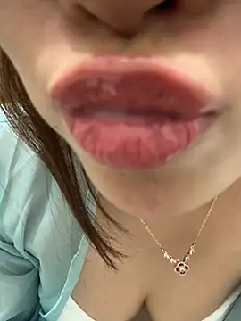 -Bibi-18's Live Chat Room