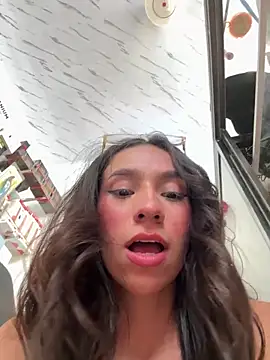 lunaluxury22's Live Chat Room