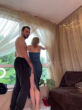 Seks show uživo modela Lovebackground na kameri