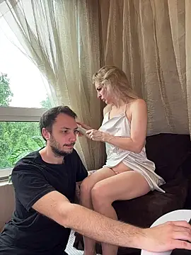 Lovebackground Adlı Modelin Canlı Sohbet Odası