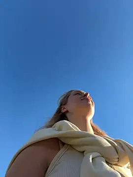 חדר צ'אט בשידור חי של SunnyShiney