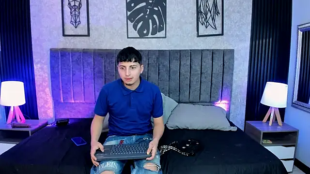 Ambar_Baker_7n Live chat-huone