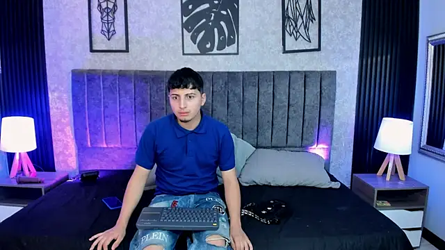 Chat soba uživo modela Ambar_Baker_7