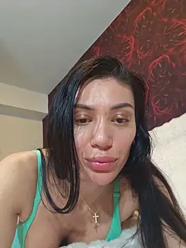 Leena_C Adlı Modelin Canlı Sohbet Odası