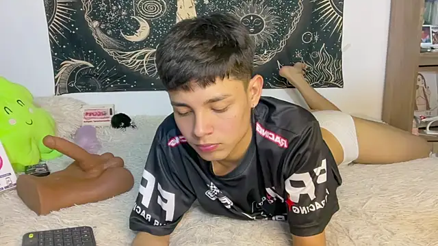 הופעת סקס קאם בשידור חי של Andy_Belier23
