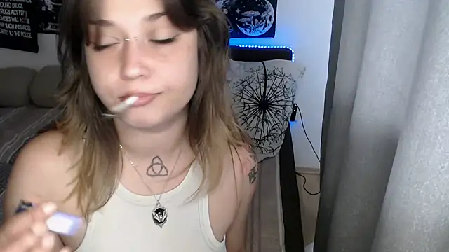 AlienforTwenty's Live Chat Room