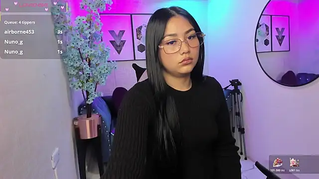 חדר צ'אט בשידור חי של Carolina_cherry
