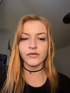 CherryyCheeks' Live Chat Room