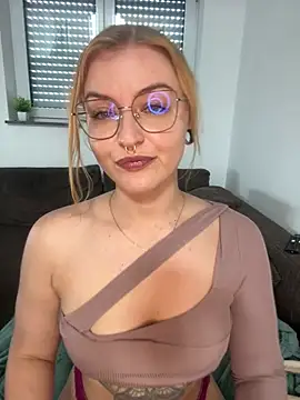 Živá chatovací místnost CherryyCheeks