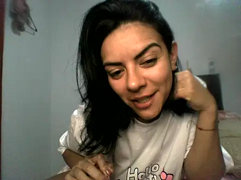 Phòng Chat Trực Tiếp luluclark69