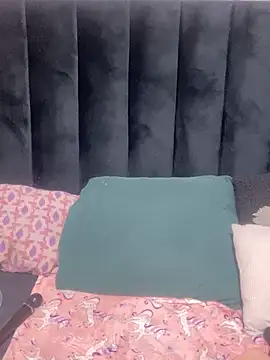 THICKBARBIE32 чат на живо