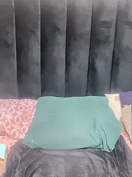 Živá chatovací místnost THICKBARBIE32