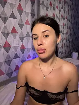 Lira_Fayeee Adlı Modelin Canlı Sohbet Odası