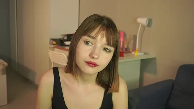 חדר צ'אט בשידור חי של Leyla_crsh