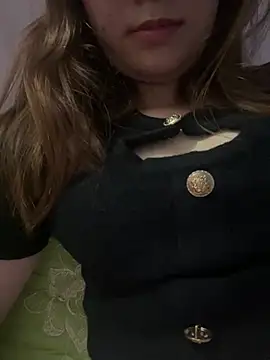 Thanhhuyen001 Adlı Modelin Canlı Sohbet Odası